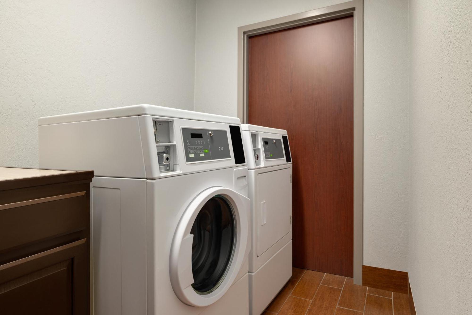 Americinn By Wyndham Grand Rapids Airport North Cascade Екстер'єр фото