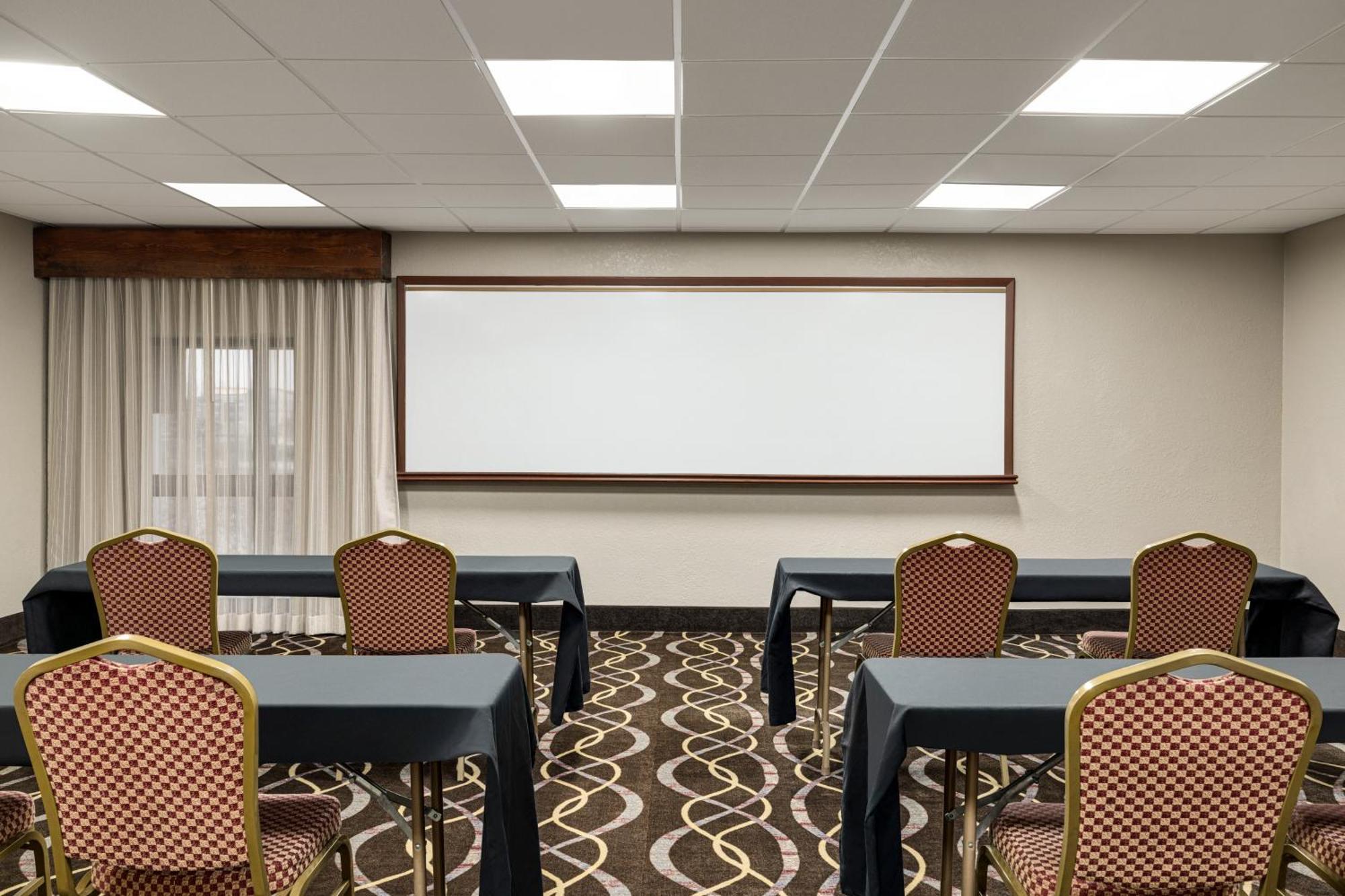 Americinn By Wyndham Grand Rapids Airport North Cascade Екстер'єр фото